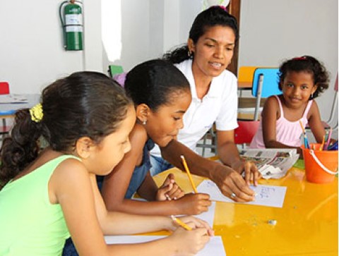 Children work on a project at a Children International library in Colombia.