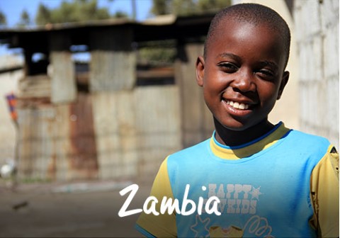 Zambia | un niño sonríe para la cámara