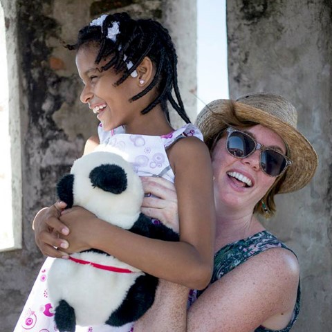 A visit to Cartagena bonds sponsor and child