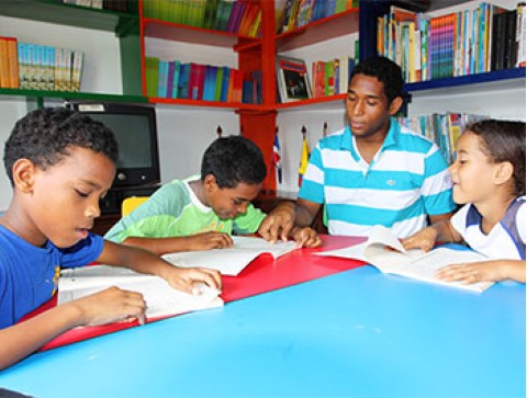 A Children International teen tutors younger kids.