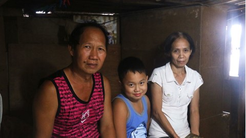 Justine sits with his father and mother