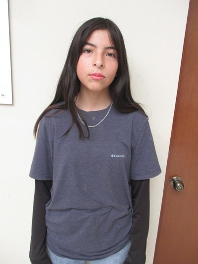 Ayude a Samantha Cristal apadrinándole hoy. El apadrinamiento es una experiencia hermosa y gratificante.