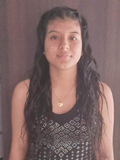 Ayude a Angelina Ashley apadrinándole hoy. El apadrinamiento es una experiencia hermosa y gratificante.
