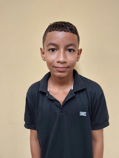 Ayude a Roller Octavio apadrinándole hoy. El apadrinamiento es una experiencia hermosa y gratificante.