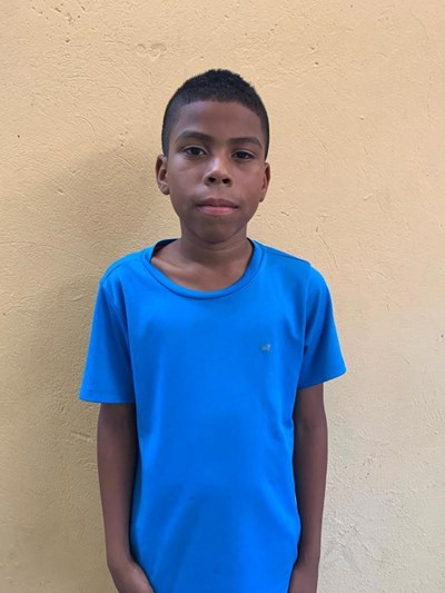 Ayude a Dewyn Jose apadrinándole hoy. El apadrinamiento es una experiencia hermosa y gratificante.