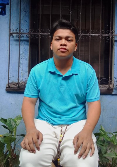 Ayude a Renz Jairus B. apadrinándole hoy. El apadrinamiento es una experiencia hermosa y gratificante.