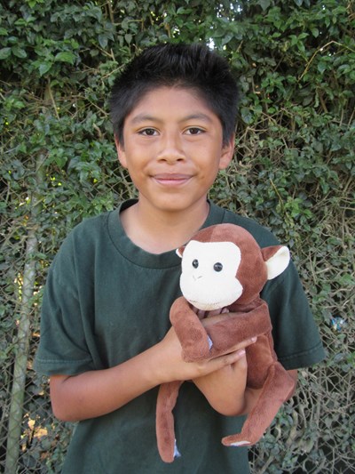 Ayude a Junior Arael apadrinándole hoy. El apadrinamiento es una experiencia hermosa y gratificante.