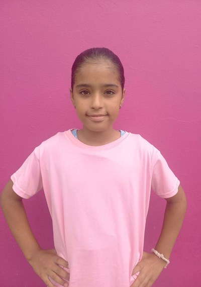 Help Esmarlin by becoming a child sponsor. Sponsoring a child is a rewarding and heartwarming experience.
