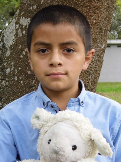 Help Royer Alonso by becoming a child sponsor. Sponsoring a child is a rewarding and heartwarming experience.