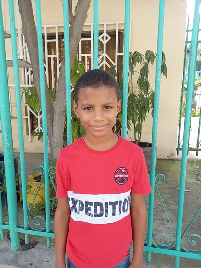 Help Leiner by becoming a child sponsor. Sponsoring a child is a rewarding and heartwarming experience.