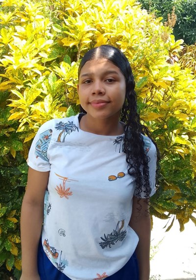 Ayude a Angie Vanessa apadrinándole hoy. El apadrinamiento es una experiencia hermosa y gratificante.