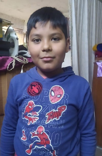 Ayude a Axel Mateo apadrinándole hoy. El apadrinamiento es una experiencia hermosa y gratificante.