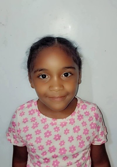 Help Yuneris by becoming a child sponsor. Sponsoring a child is a rewarding and heartwarming experience.