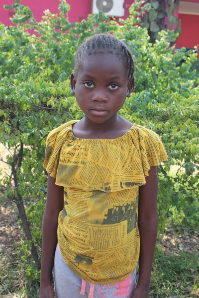 Help Emma by becoming a child sponsor. Sponsoring a child is a rewarding and heartwarming experience.