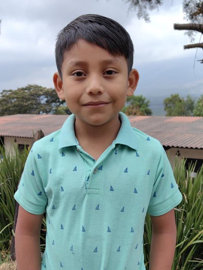 Help Miguel Andree by becoming a child sponsor. Sponsoring a child is a rewarding and heartwarming experience.