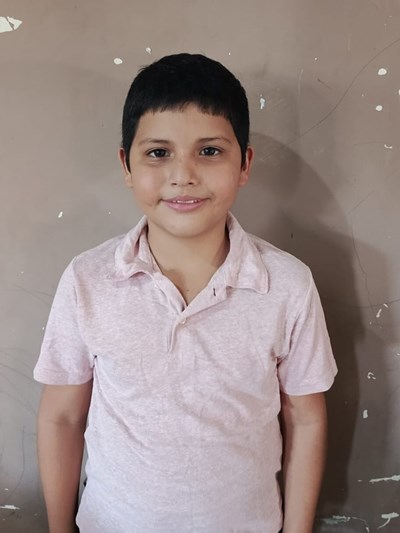 Ayude a Jadiel Geremias apadrinándole hoy. El apadrinamiento es una experiencia hermosa y gratificante.