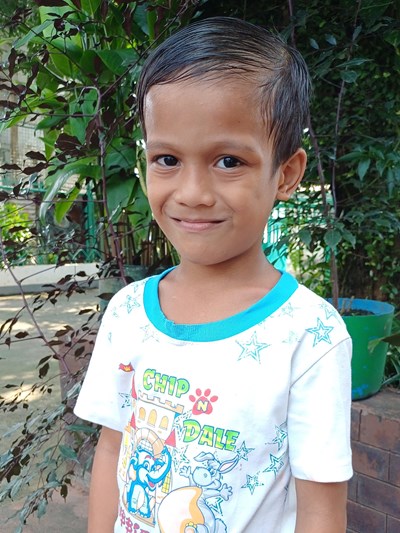 Help Arvie T. by becoming a child sponsor. Sponsoring a child is a rewarding and heartwarming experience.