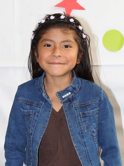 Ayude a Roxana Estefania apadrinándole hoy. El apadrinamiento es una experiencia hermosa y gratificante.