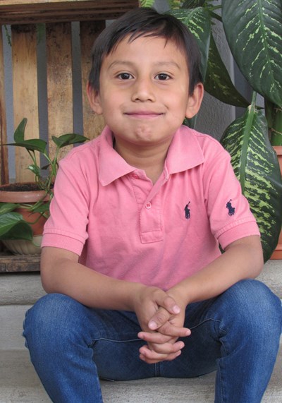 Ayude a Jordy David apadrinándole hoy. El apadrinamiento es una experiencia hermosa y gratificante.