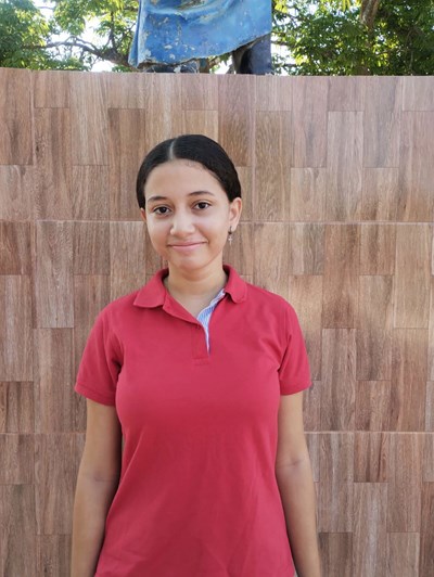 Ayude a Alexandra apadrinándole hoy. El apadrinamiento es una experiencia hermosa y gratificante.