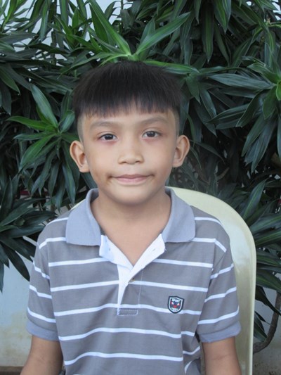 Help Migi B. by becoming a child sponsor. Sponsoring a child is a rewarding and heartwarming experience.
