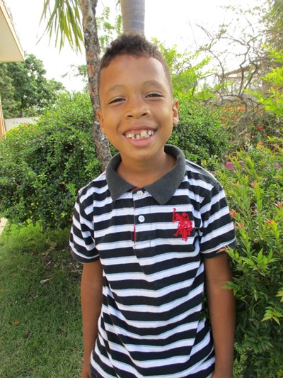 Help Jojanser Ismael by becoming a child sponsor. Sponsoring a child is a rewarding and heartwarming experience.