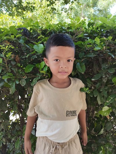 Help Julian Alejandro by becoming a child sponsor. Sponsoring a child is a rewarding and heartwarming experience.