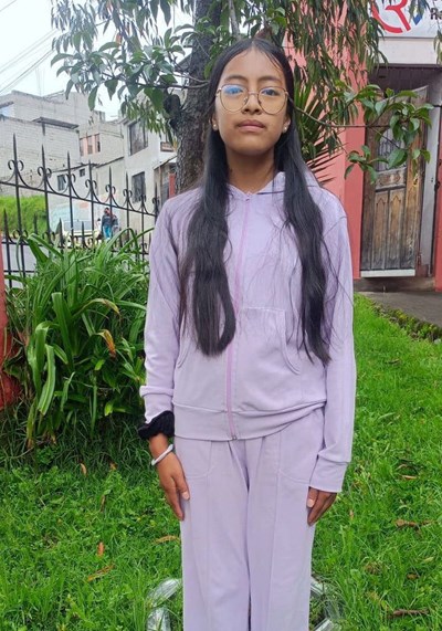 Ayude a Adriana Danae apadrinándole hoy. El apadrinamiento es una experiencia hermosa y gratificante.