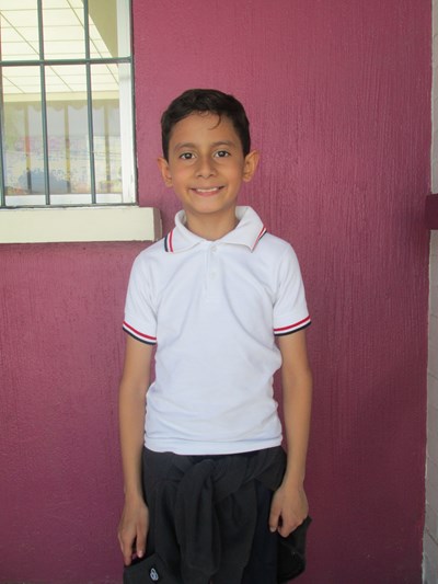 Help Ian Jhosafat by becoming a child sponsor. Sponsoring a child is a rewarding and heartwarming experience.