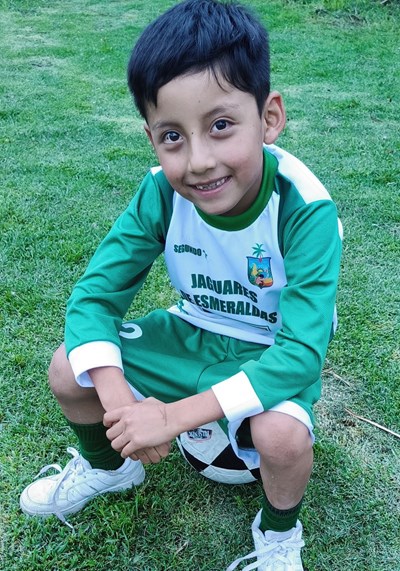 Ayude a Edison Gabriel apadrinándole hoy. El apadrinamiento es una experiencia hermosa y gratificante.