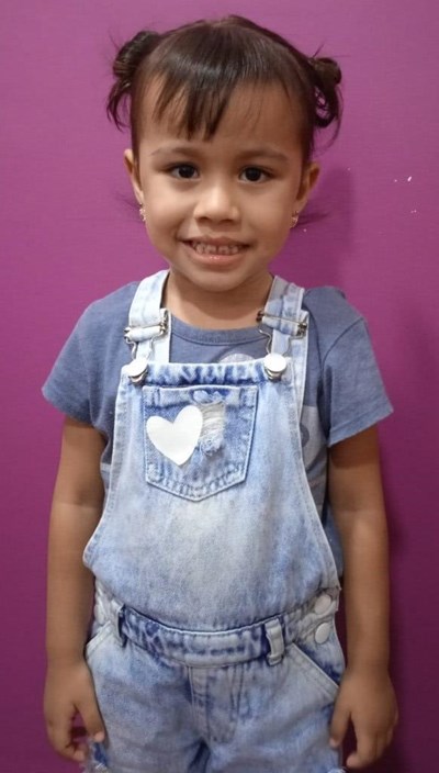 Help Eilem Luciana by becoming a child sponsor. Sponsoring a child is a rewarding and heartwarming experience.