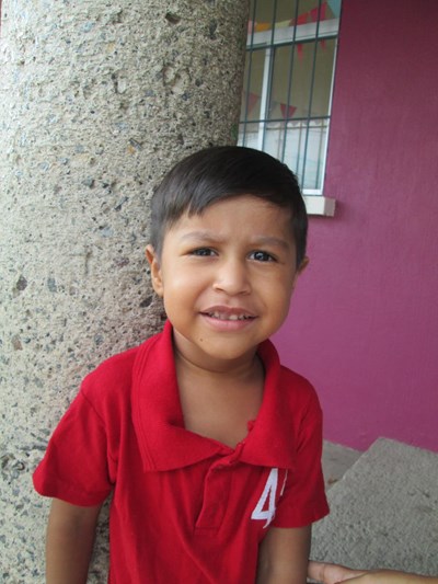 Help César Damián by becoming a child sponsor. Sponsoring a child is a rewarding and heartwarming experience.