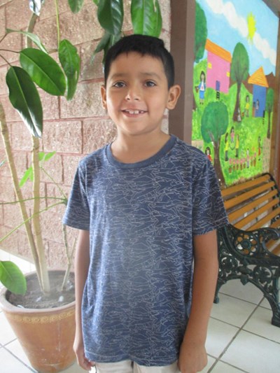 Help Reyes Osvaldo by becoming a child sponsor. Sponsoring a child is a rewarding and heartwarming experience.