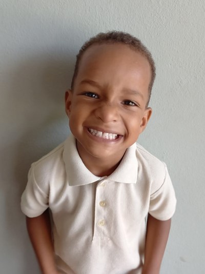 Help Janiel Alexis by becoming a child sponsor. Sponsoring a child is a rewarding and heartwarming experience.