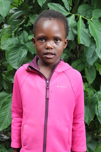 Help Hellen by becoming a child sponsor. Sponsoring a child is a rewarding and heartwarming experience.