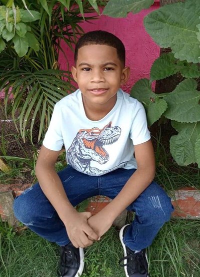Help Isian De Jesus by becoming a child sponsor. Sponsoring a child is a rewarding and heartwarming experience.