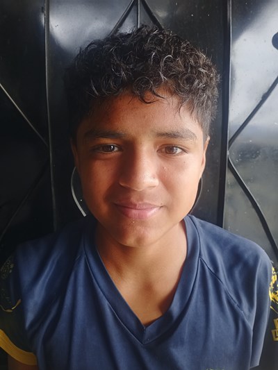 Ayude a Bruno Moises apadrinándole hoy. El apadrinamiento es una experiencia hermosa y gratificante.