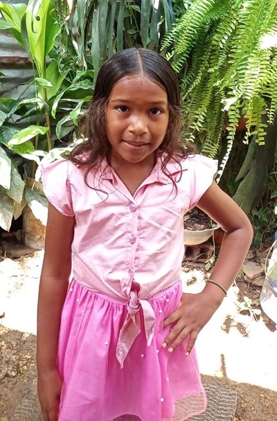 Help Nelanis by becoming a child sponsor. Sponsoring a child is a rewarding and heartwarming experience.