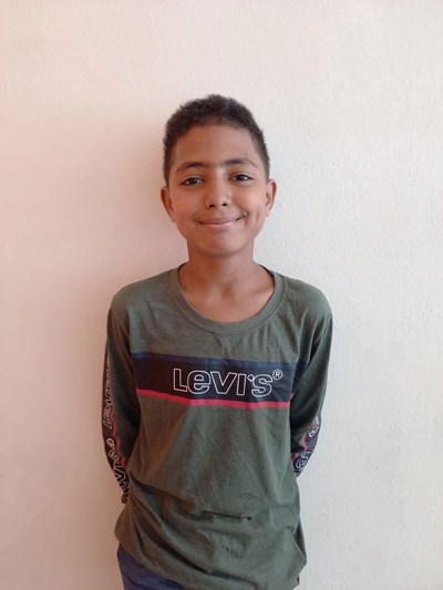 Help Dawris by becoming a child sponsor. Sponsoring a child is a rewarding and heartwarming experience.