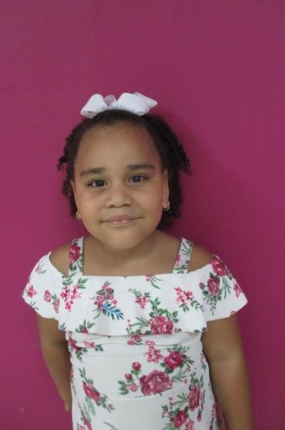Help Darianny by becoming a child sponsor. Sponsoring a child is a rewarding and heartwarming experience.