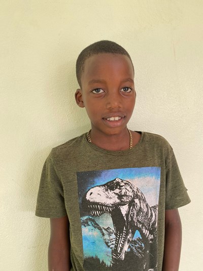 Help Algenis by becoming a child sponsor. Sponsoring a child is a rewarding and heartwarming experience.