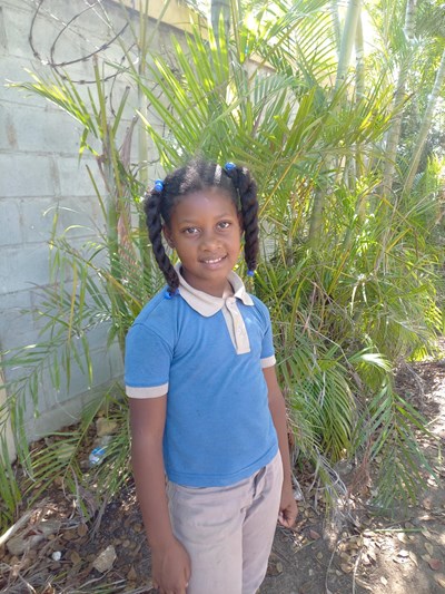 Help Luisana by becoming a child sponsor. Sponsoring a child is a rewarding and heartwarming experience.