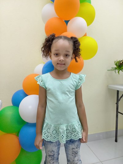 Help Brinny Liseth by becoming a child sponsor. Sponsoring a child is a rewarding and heartwarming experience.