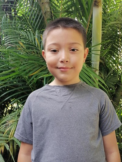 Help Hinmer Isaac by becoming a child sponsor. Sponsoring a child is a rewarding and heartwarming experience.