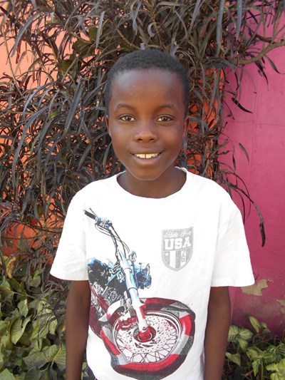 Help Collins by becoming a child sponsor. Sponsoring a child is a rewarding and heartwarming experience.