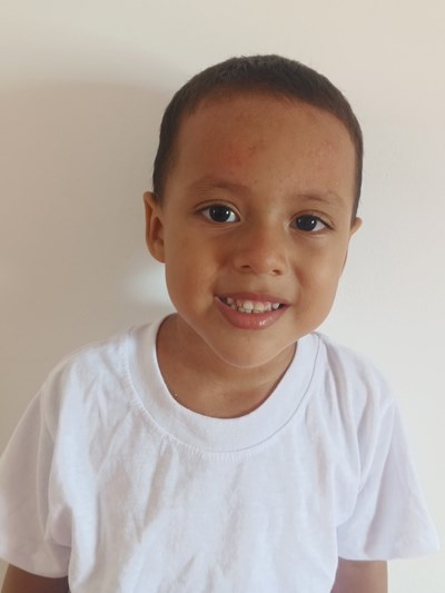 Help Lian Ulises by becoming a child sponsor. Sponsoring a child is a rewarding and heartwarming experience.