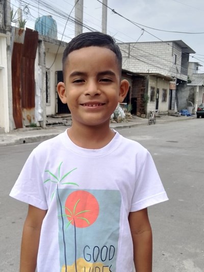 Help Cristhoper Elian by becoming a child sponsor. Sponsoring a child is a rewarding and heartwarming experience.