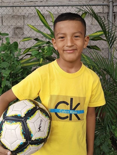 Help Jose Andres by becoming a child sponsor. Sponsoring a child is a rewarding and heartwarming experience.
