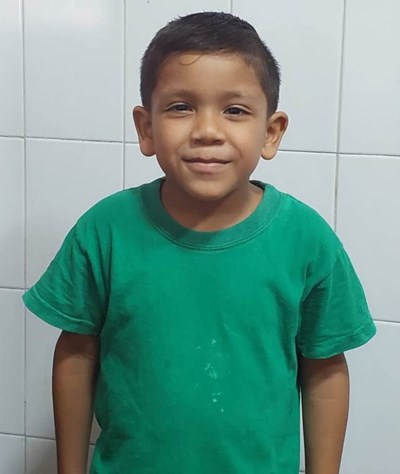 Ayude a Jhisel  David apadrinándole hoy. El apadrinamiento es una experiencia hermosa y gratificante.