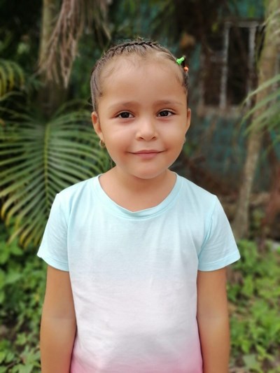 Help Helen Anais by becoming a child sponsor. Sponsoring a child is a rewarding and heartwarming experience.